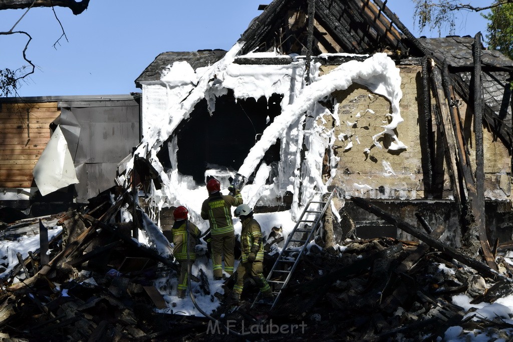 Grossfeuer Einfamilienhaus Siegburg Muehlengrabenstr P1405.JPG - Miklos Laubert